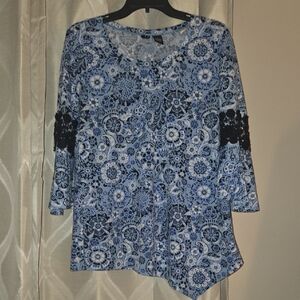 New Directions Blue and Black Patterned Blouse